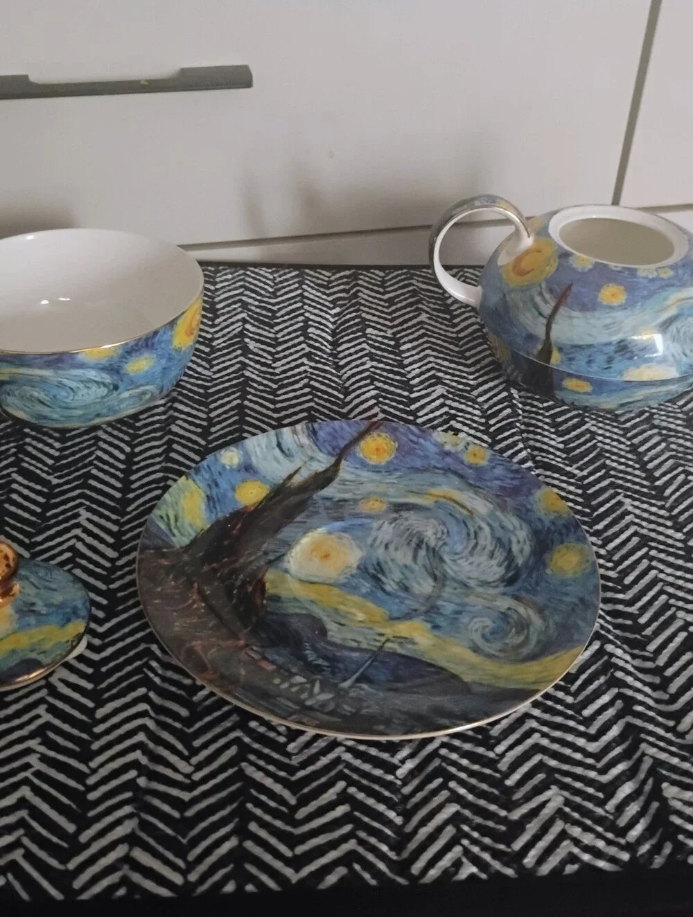 NWOT-13 oz Porcelain Tea Set